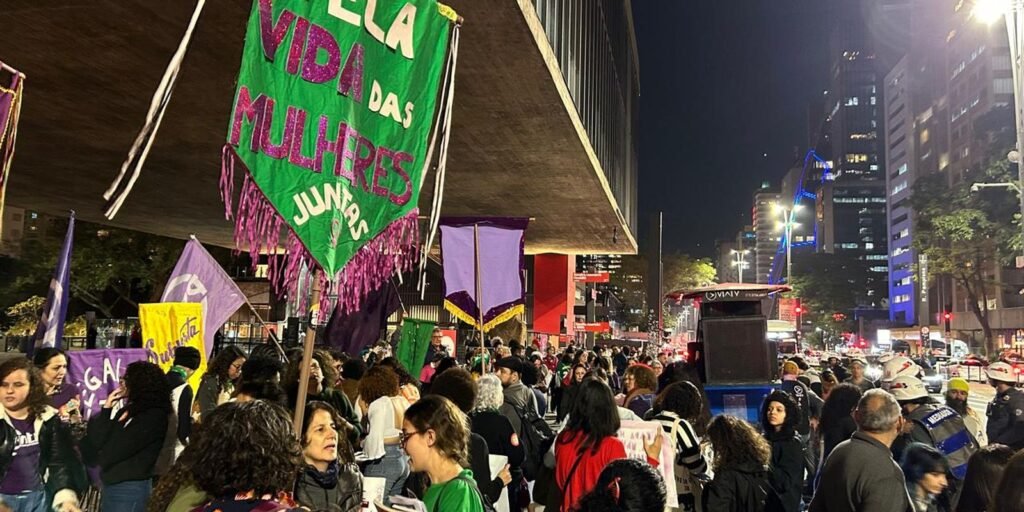 Ato em SP pede manutenção de norma sobre aborto
